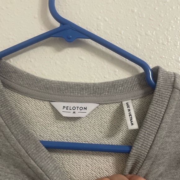 NWOT peloton 80s Style pink and purple Sweater workout - Picture 5 of 5